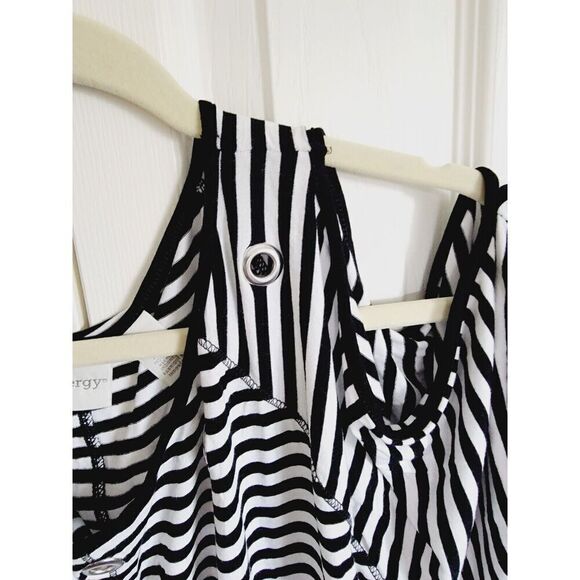 Chico's 3 Zenergy Cold Shoulder Top Black White Stripe Stretch Fit SS Slimming - Picture 3 of 7